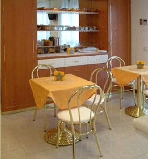 Hotel Gf Cesano Boscone Esterno foto