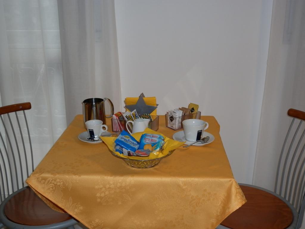 Hotel Gf Cesano Boscone Esterno foto