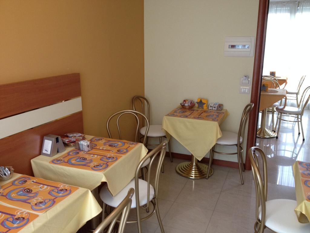 Hotel Gf Cesano Boscone Esterno foto