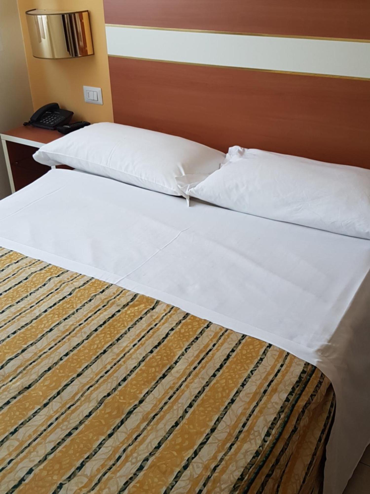 Hotel Gf Cesano Boscone Esterno foto