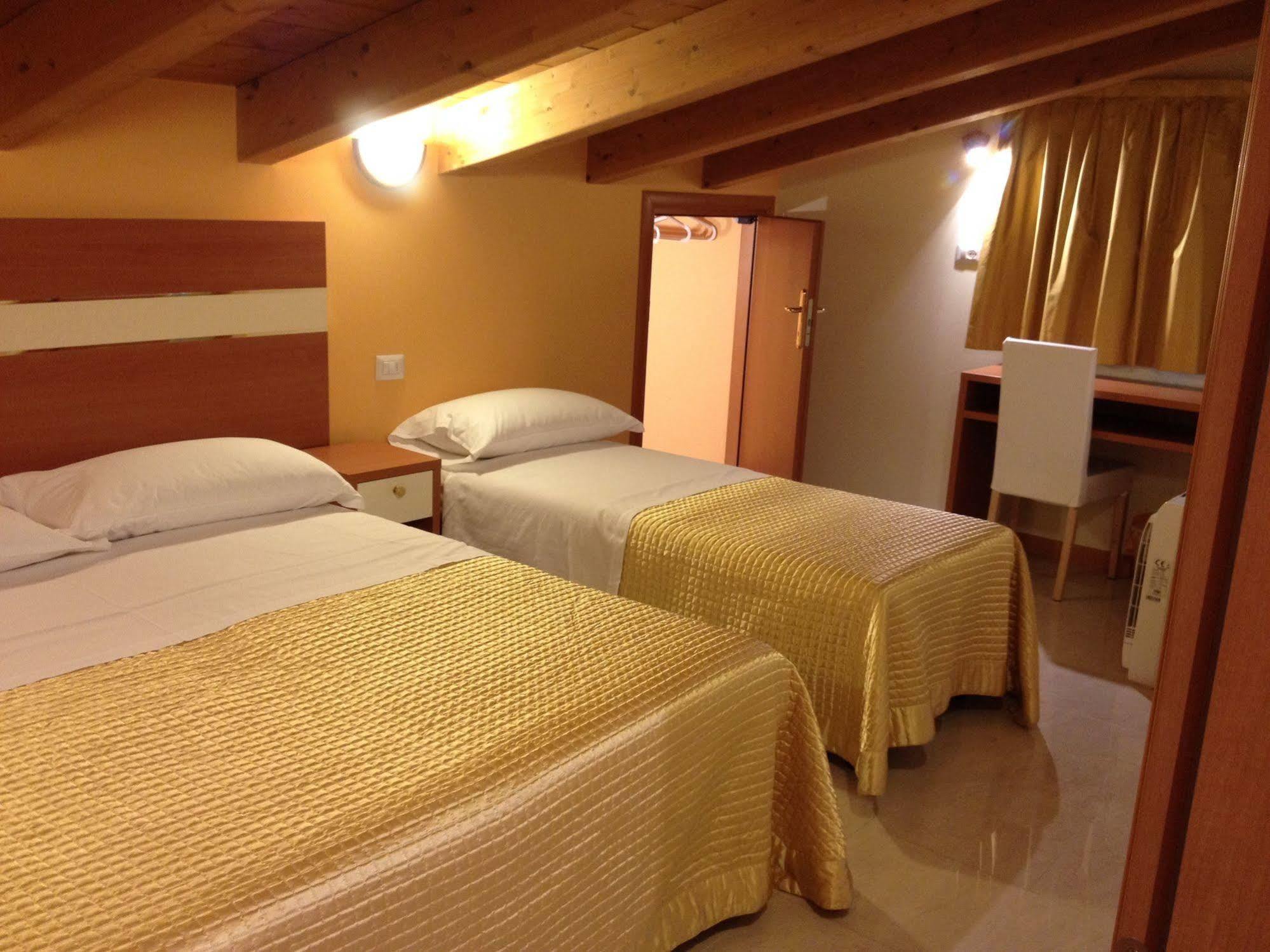 Hotel Gf Cesano Boscone Esterno foto