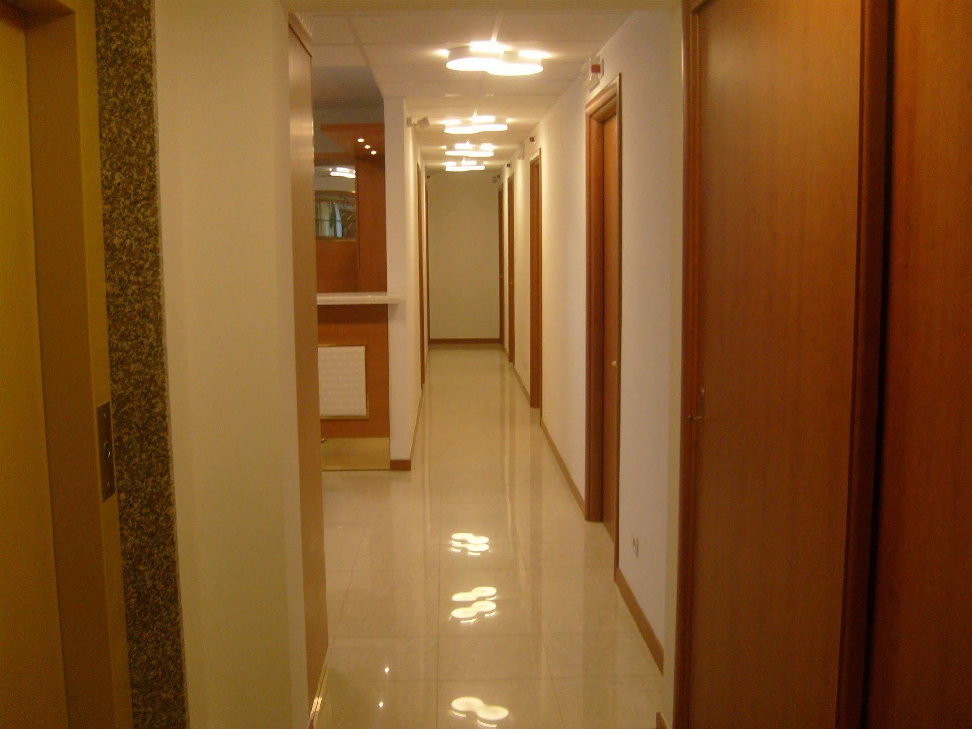 Hotel Gf Cesano Boscone Esterno foto